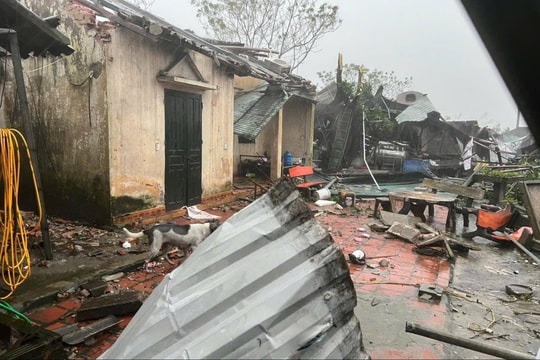 [Podcast] Bão số 10 gây mưa lớn ở Hà Nội, miền Trung thiệt hại nặng nề