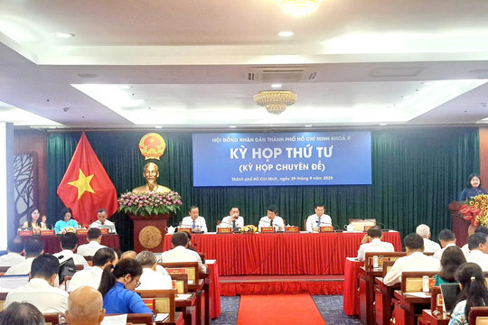 Kỳ họp thứ tư HĐND TP Hồ Chí Minh khóa X: thông qua và bãi bỏ nhiều nghị quyết