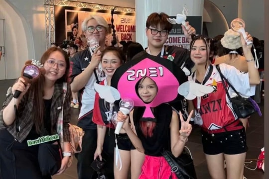 Giới trẻ Hà Nội và đam mê “đu concert”