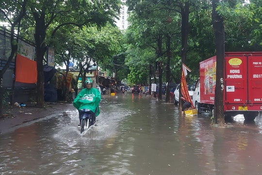 Hà Nội mưa lớn, lệnh báo động lũ sông Tích, sông Bùi