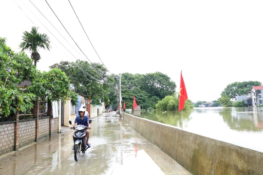 Mưa lớn, lũ nhiều sông vượt báo động III