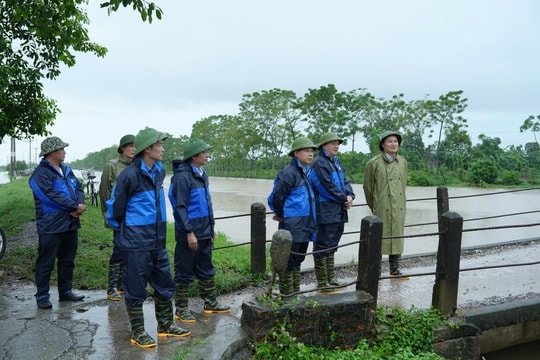 Các trạm bơm của xã Thanh Oai hoạt động hết công suất để tiêu úng