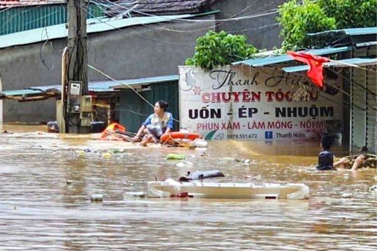 Nhiều tỉnh miền Bắc khẩn trương sơ tán dân khi lũ lên cao