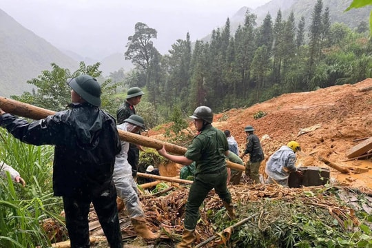 Tuyên Quang: Khẩn trương tìm kiếm 4 người mất tích trong vụ lở đất ở xã Lũng Cú