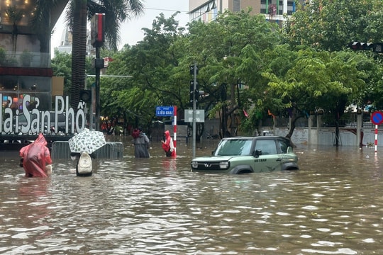 Hà Nội Khẩn trương, quyết liệt triển khai công tác ứng phó với bão số 10
