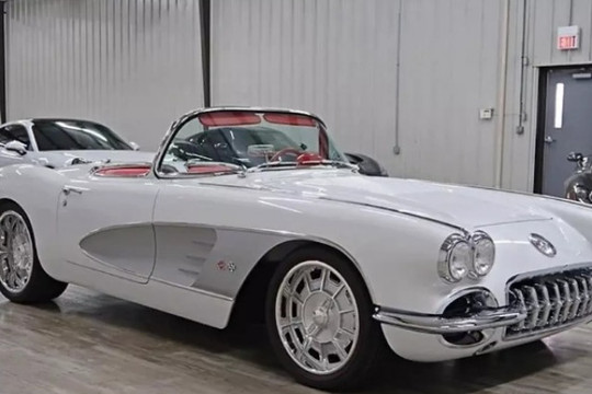 Xế cổ Chevrolet Corvette 1958 độ động cơ được rao bán hơn 13 tỷ