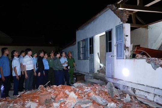 Thủ tướng Phạm Minh Chính kiểm tra thực tế, chỉ đạo khắc phục hậu quả bão số 10 tại Ninh Bình