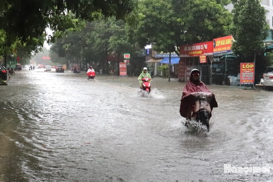[Podcast] Bão số 10 gây thiệt hại nặng nề, Hà Nội ngập úng diện rộng