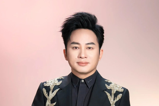 Ca sĩ Tùng Dương và nhóm bạn ủng hộ 1 tỷ đồng cho 5 tỉnh bị bão Bualoi