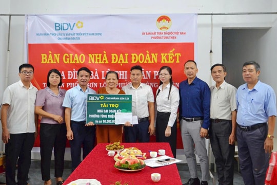 Phường Tùng Thiện bàn giao nhà Đại đoàn kết tại tổ dân phố 6 - Sơn Lộc