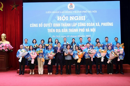 Hà Nội: Trao quyết định thành lập các Công đoàn xã, phường