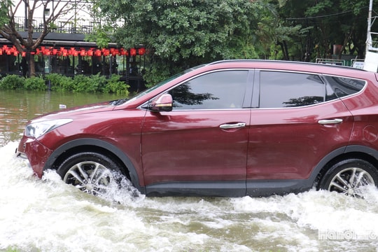 Hà Nội: Mưa chưa dứt, nước sông hồ dâng cao, nguy cơ ngập úng tiếp diễn