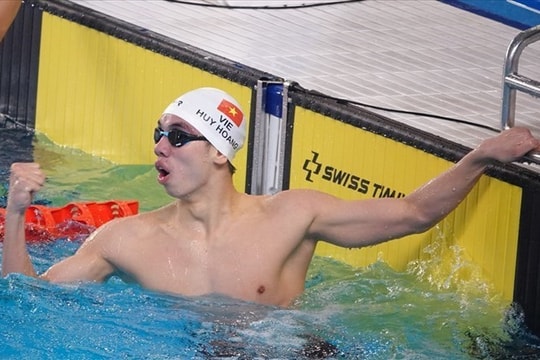 Kình ngư Nguyễn Huy Hoàng giành Huy chương vàng thứ 2 tại giải bơi châu Á