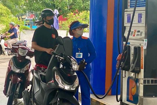 Dự báo giá xăng, dầu tăng nhẹ trong ngày mai