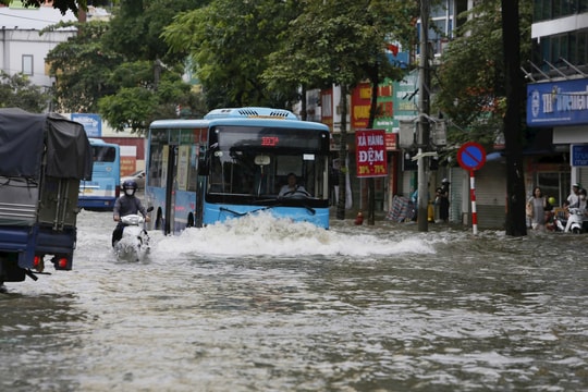 Giải pháp nào khắc phục úng ngập trên diện rộng tại Hà Nội?