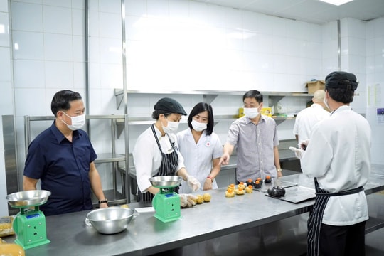 Hà Nội 55 cơ sở kinh doanh, sản xuất thực phẩm được kiểm tra trong tháng