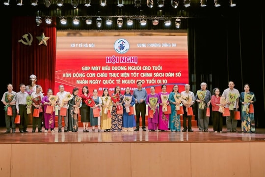 Phường Đống Đa (Hà Nội) Tặng quà, tri ân 100 gương sáng người cao tuổi tiêu biểu