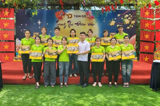 Hộp trăng Tân Đệ - Gói trọn yêu thương trao đến tay người lao động