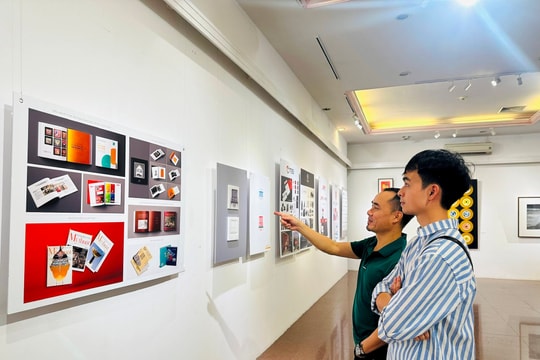 Triển lãm “Tháng 10” của các thế hệ giảng viên đồ họa