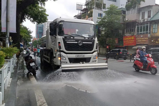 Hà Nội: thần tốc ra quân dọn dẹp vệ sinh môi trường sau bão