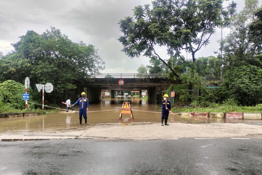 Không còn mưa, các điểm ngập của Hà Nội rút còn 7