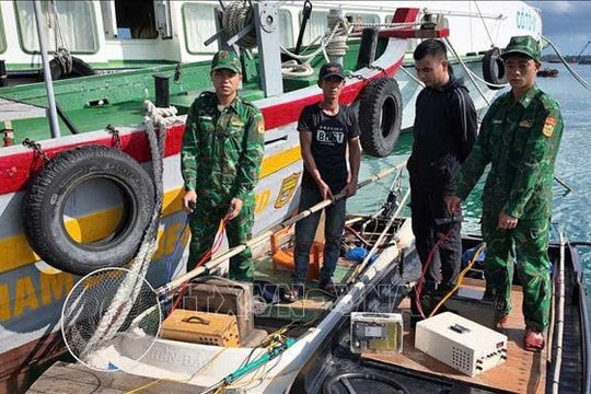 Đồn Biên phòng Cô Tô bắt giữ 2 phương tiện vi phạm lĩnh vực khai thác thủy sản