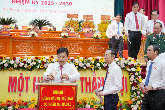 An Giang chung tay hướng về miền Trung sau bão lũ