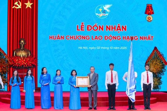Hội LHPN Việt Nam đón nhận Huân chương Lao động hạng Nhất