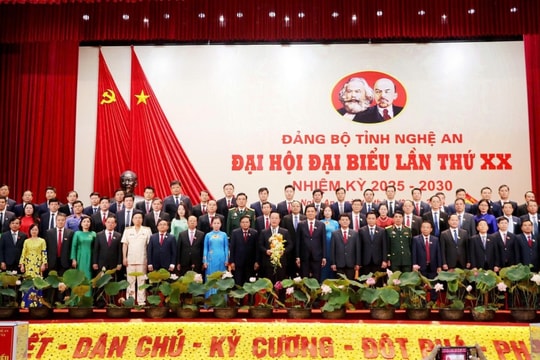 Ban Chấp hành Đảng bộ tỉnh Nghệ An khóa 20, nhiệm kỳ 2025-2030 ra mắt nhận nhiệm vụ