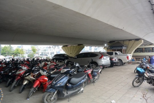 Xử lý nghiêm bãi trông giữ xe trái phép sau vụ cháy dưới gầm cầu Vĩnh Tuy