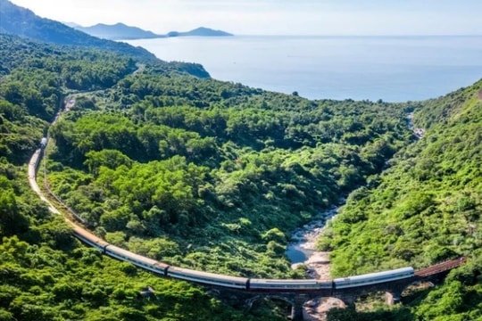 Đường sắt đã chạy lại các đoàn tàu sau ảnh hưởng của bão số 10