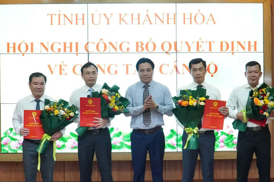 Khánh Hòa công bố các quyết định điều động, bổ nhiệm cán bộ