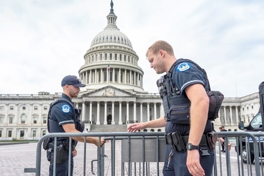 Xô đẩy nhau vào bế tắc