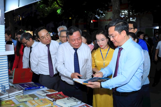 Khai mạc Hội sách “Thăng Long - Hà Nội Khát vọng vươn mình”
