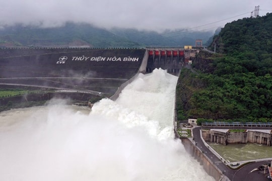 Hà Nội ứng phó hồ thủy điện Hòa Bình xả lũ