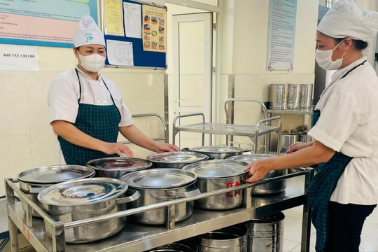 Hà Nội kiểm tra việc tổ chức bữa ăn bán trú cho học sinh