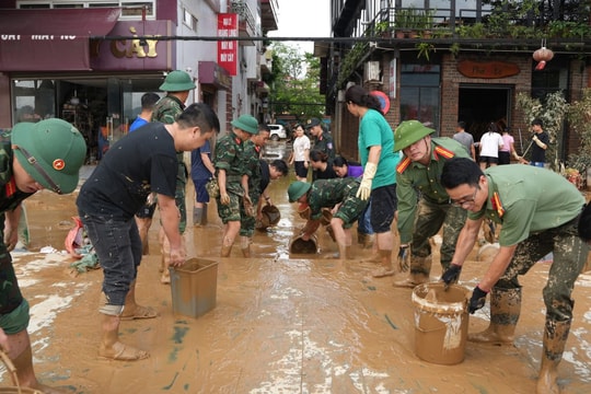 Công an Cao Bằng sát cánh cùng nhân dân khắc phục hậu quả bão lũ