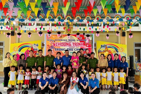 Quảng Ngãi: Mang trung thu ấm áp đến với trẻ em vùng cao