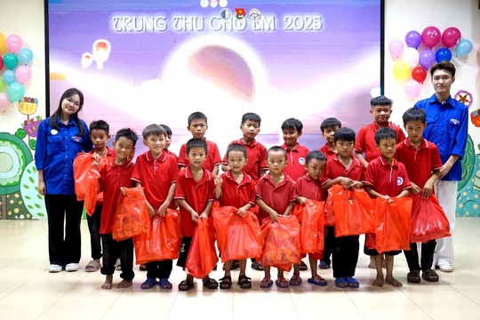 Trung thu cho em: Tròn đầy niềm vui và cổ tích