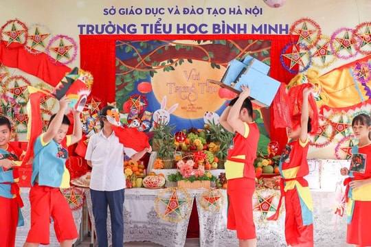 Cô, trò trường Tiểu học Bình Minh vui Tết Trung thu
