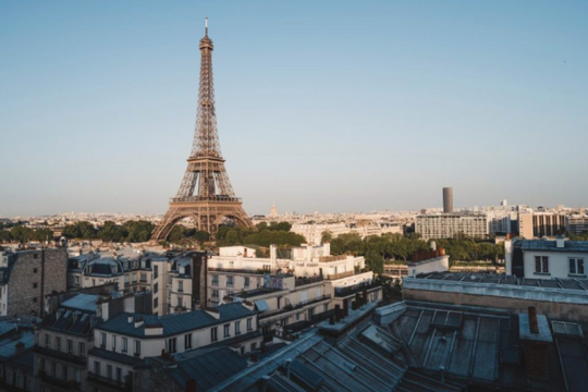 Tháp Eiffel buộc phải đóng cửa do các cuộc biểu tình