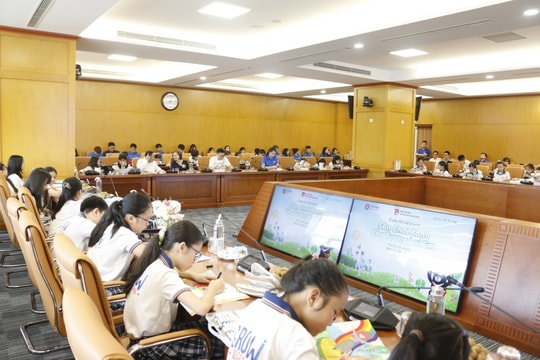 Gần 500 bài dự cuộc thi vẽ tranh “Sân chơi xanh cho tương lai em”