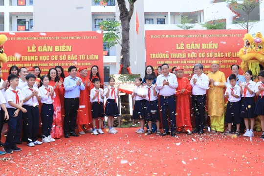 Phường Tây Tựu gắn biển hai công trình chào mừng 71 năm Giải phóng Thủ đô