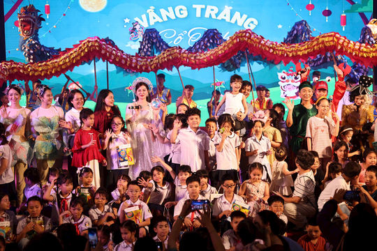 Rộn ràng chương trình “Vầng trăng cổ tích”