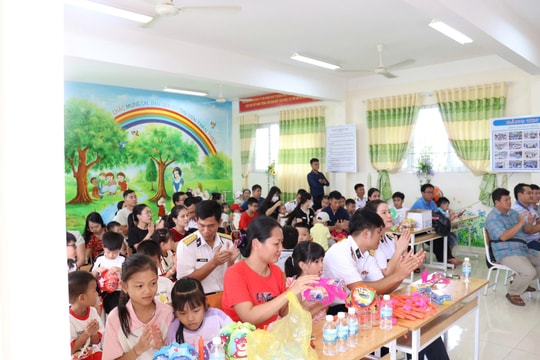 Khánh Hòa: Tưng bừng “Đêm hội trăng rằm” với con em chiến sĩ tàu ngầm