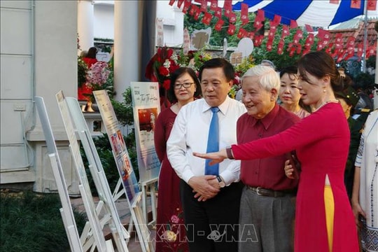 Khai mạc triển lãm “Tem và Thơ - Dấu ấn Tố Hữu qua năm tháng”
