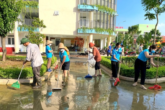 Xã Ô Diên vệ sinh môi trường sau bão số 10