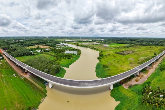 Dự án đường Hồ Chí Minh đoạn Chơn Thành - Đức Hòa sắp hoàn thành