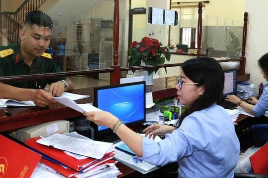 Công chức làm việc cả ngày thứ Bảy, Chủ nhật để hoàn thành chi trả chế độ theo Nghị định 178