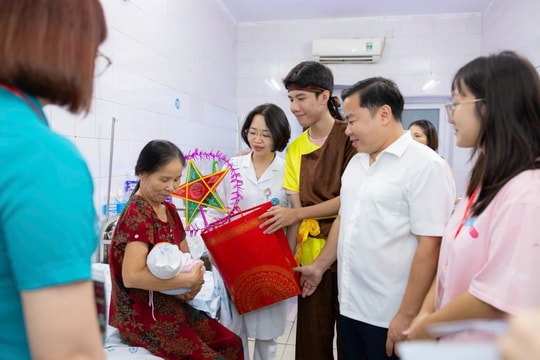 “Tết Trung thu – Tết sẻ chia 2025” Tết Trung thu sẻ chia ở bệnh viện Đa khoa Hà Đông